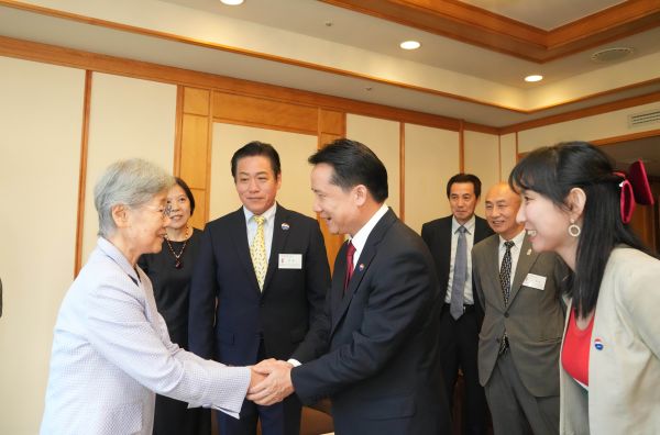丁雄军和松崎君代交流
